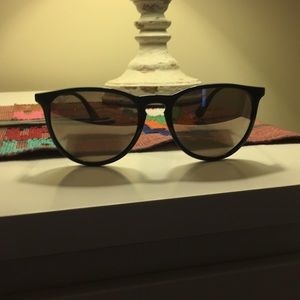 Never worn ray bans! Case included!